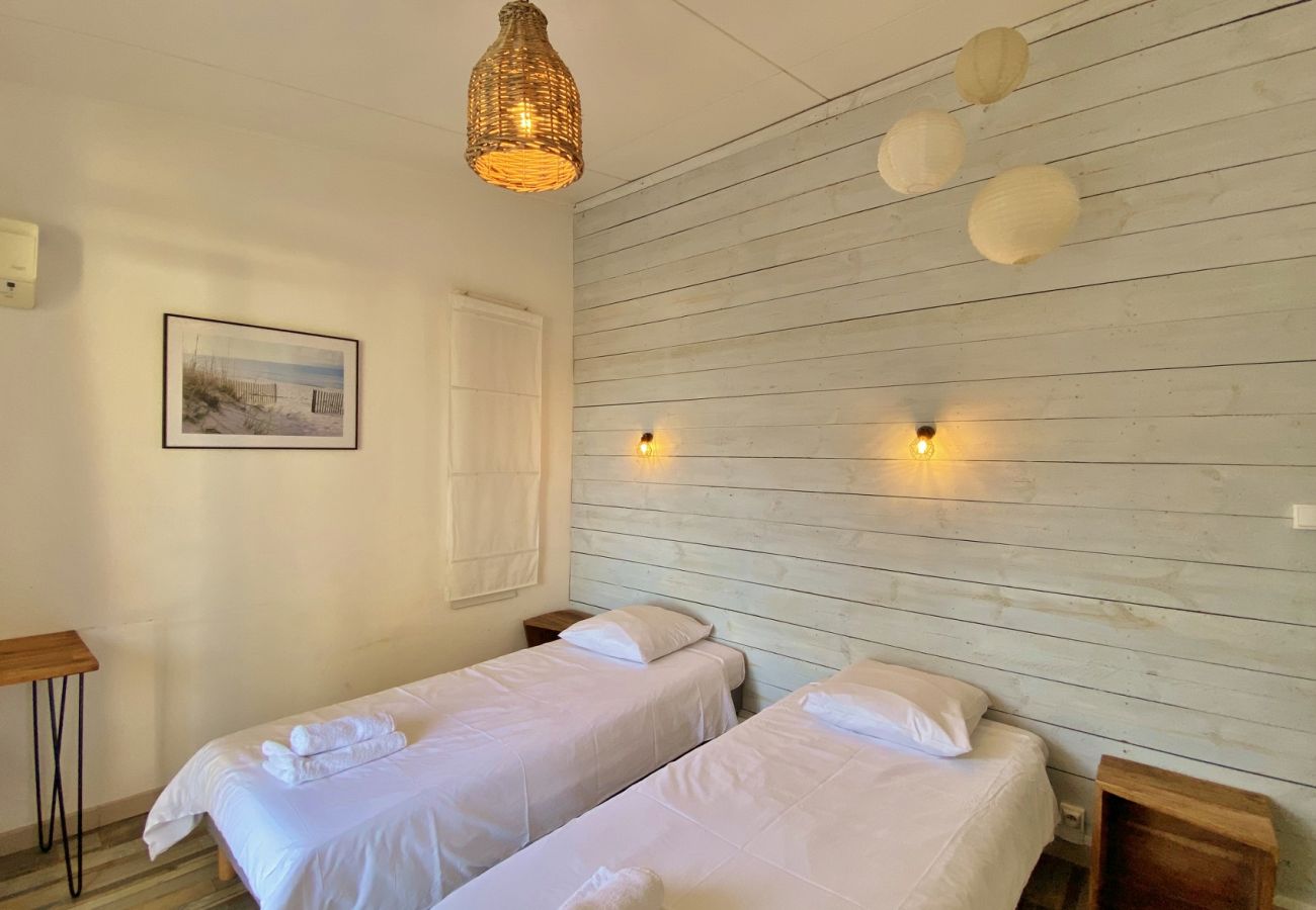 une des chambres de la villa blue waves