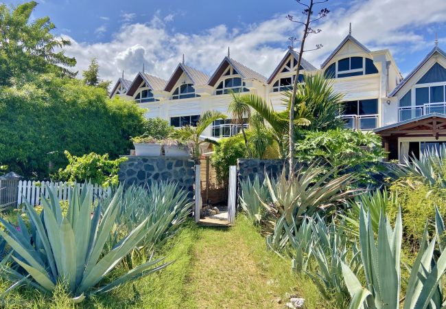 Maison mitoyenne à Saint-Gilles les Bains - *VILLA EDEN BEACH* - devant l'océan Maison mitoyenne à Saint-Gilles les Bains - *VILLA EDEN BEACH* - devant l'océan