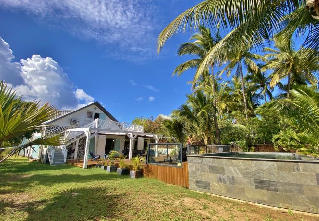 Villa 12 personnes piscine et lagon