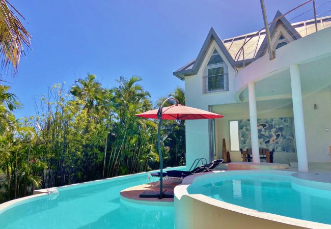 Magnifique piscine d'une location de vacances à la Réunion