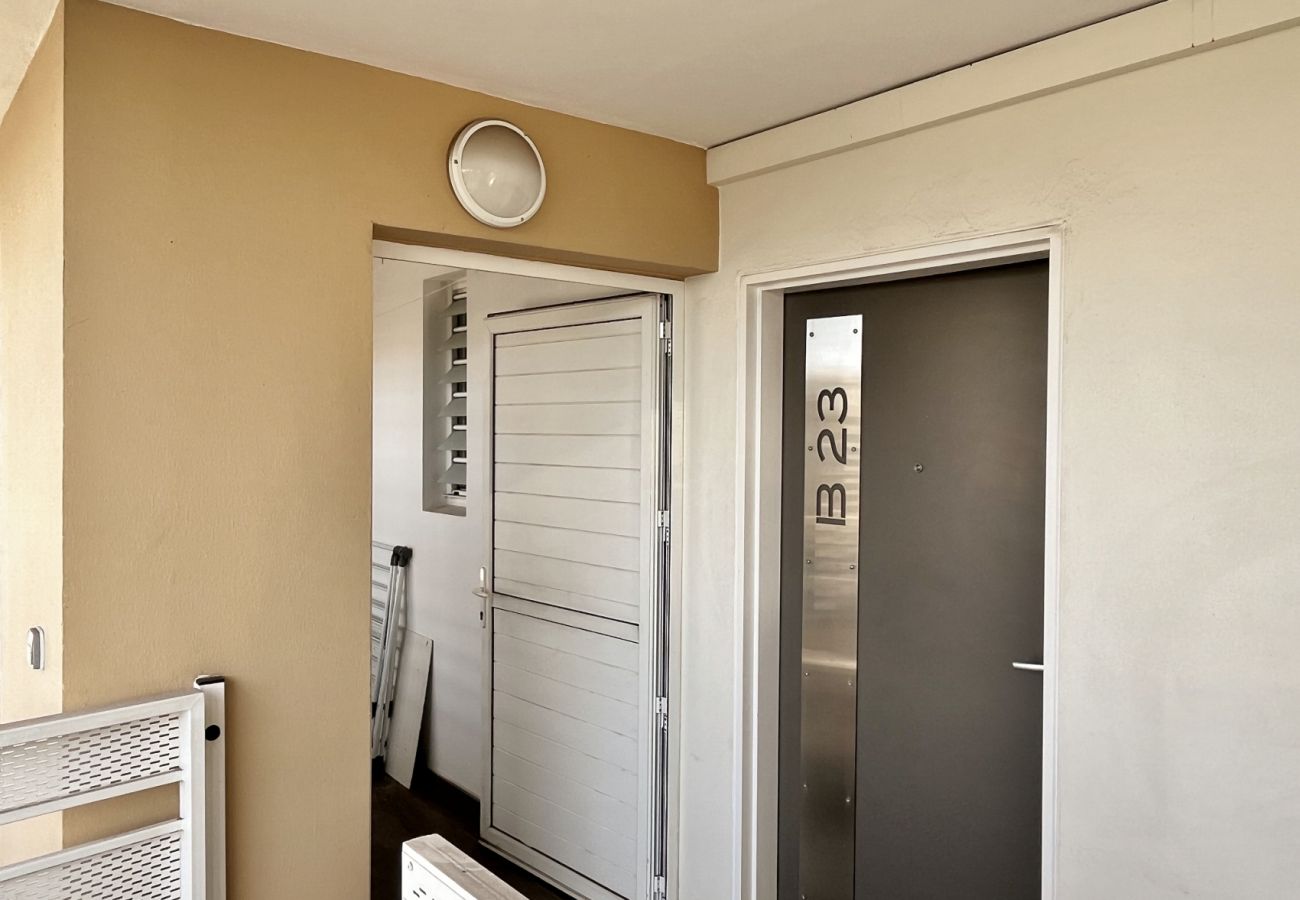 Entrée et buanderie appartement vacances Réunion
