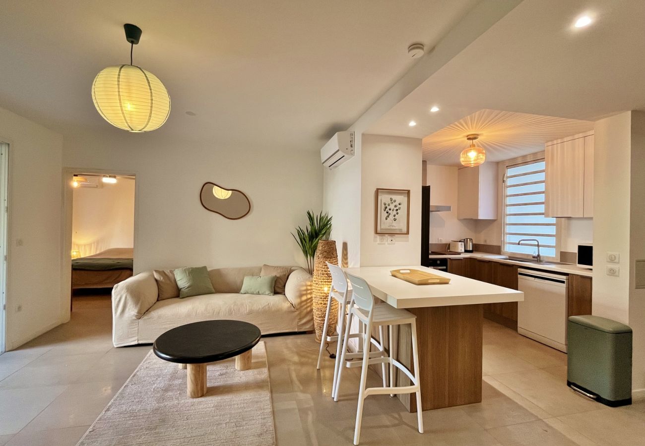 Appartement en location saisonnière à l’Ermitage, Réunion, 2 chambres, proche lagon et piscine