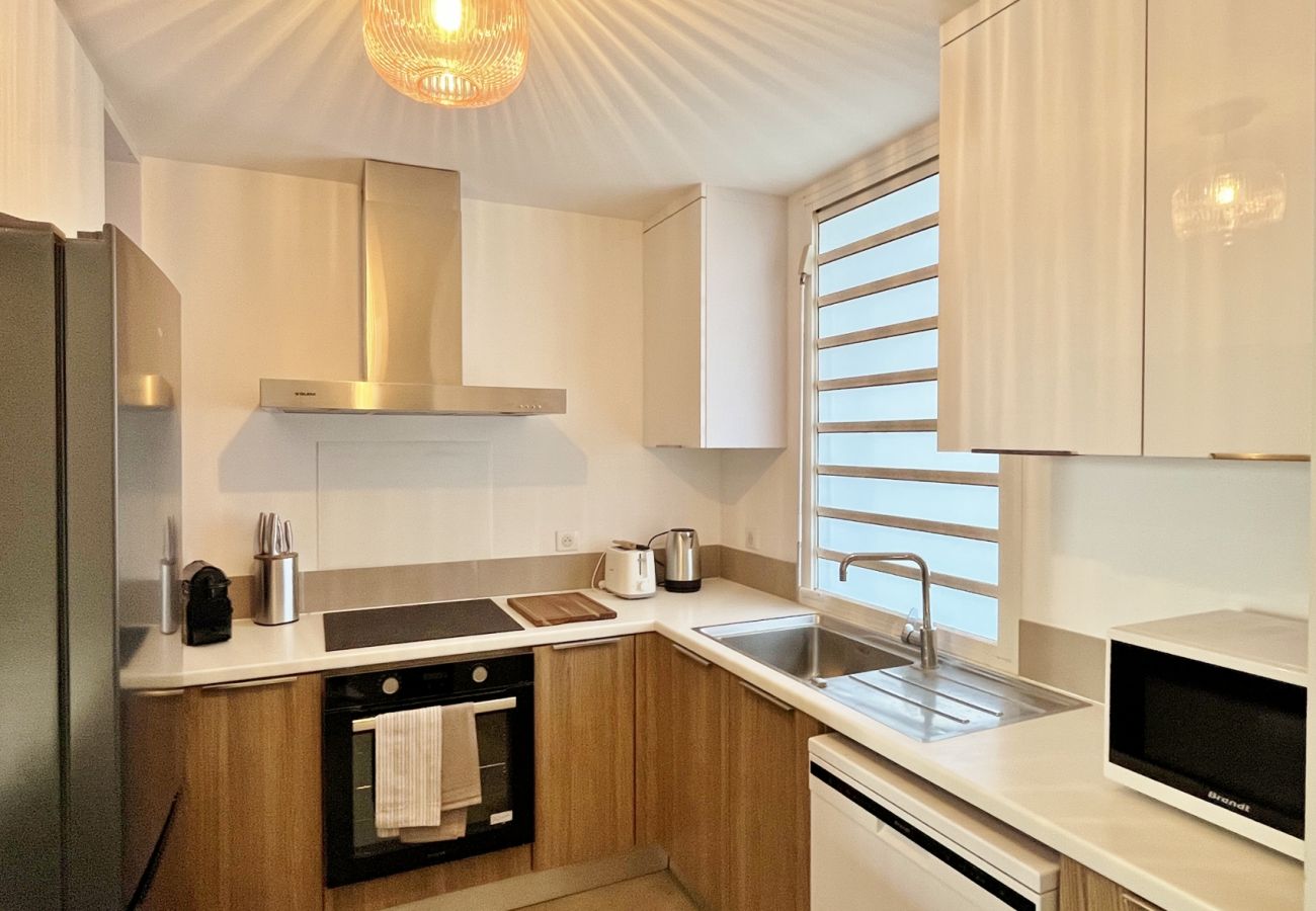 Cuisine équipée appartement vacances Ermitage Réunion