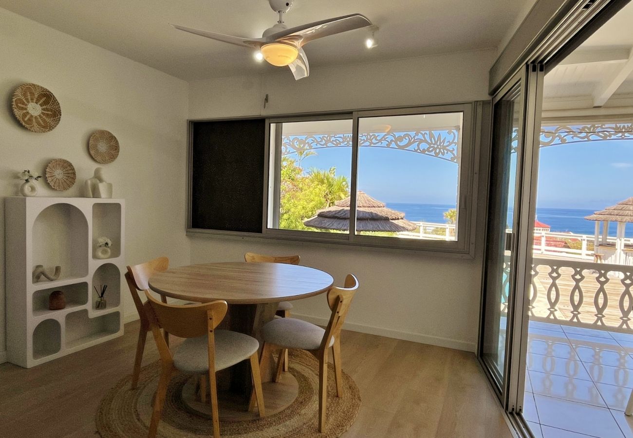 Espace de travail lumineux à la Villa Vénus, Saint-Gilles.