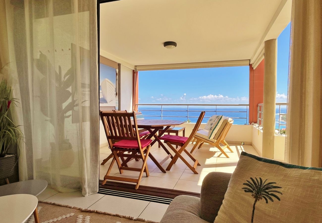 Vue mer depuis canapé appartement Saint-Gilles La Réunion