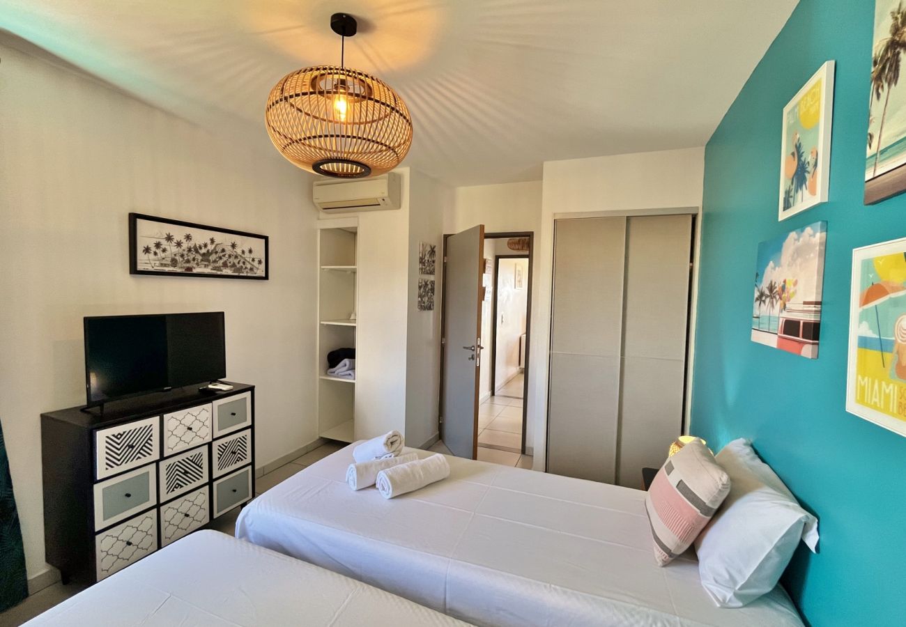 Chambre appartement location vacances Saint-Gilles La Réunion