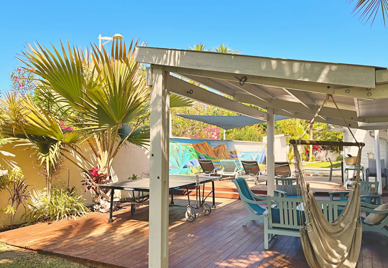 Terrasse couverte et jardin tropical Villa Kap Corail Saint-Gilles
