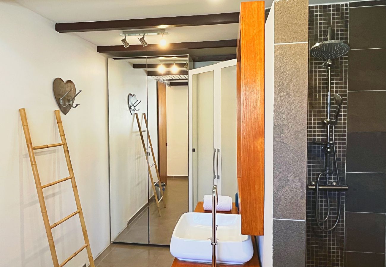 Salle de bains avec douche Villa Kap Corail Saint-Gilles La Réunion